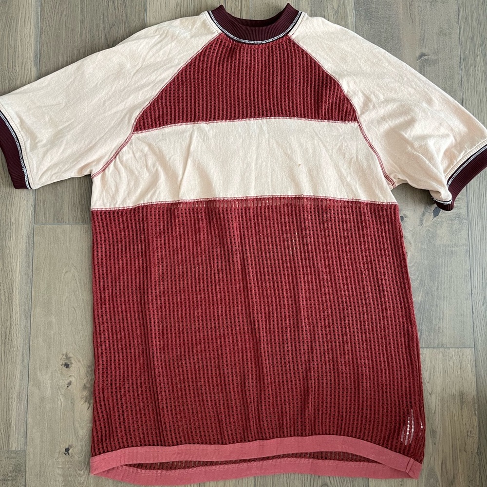 Urban outfitter size small tee